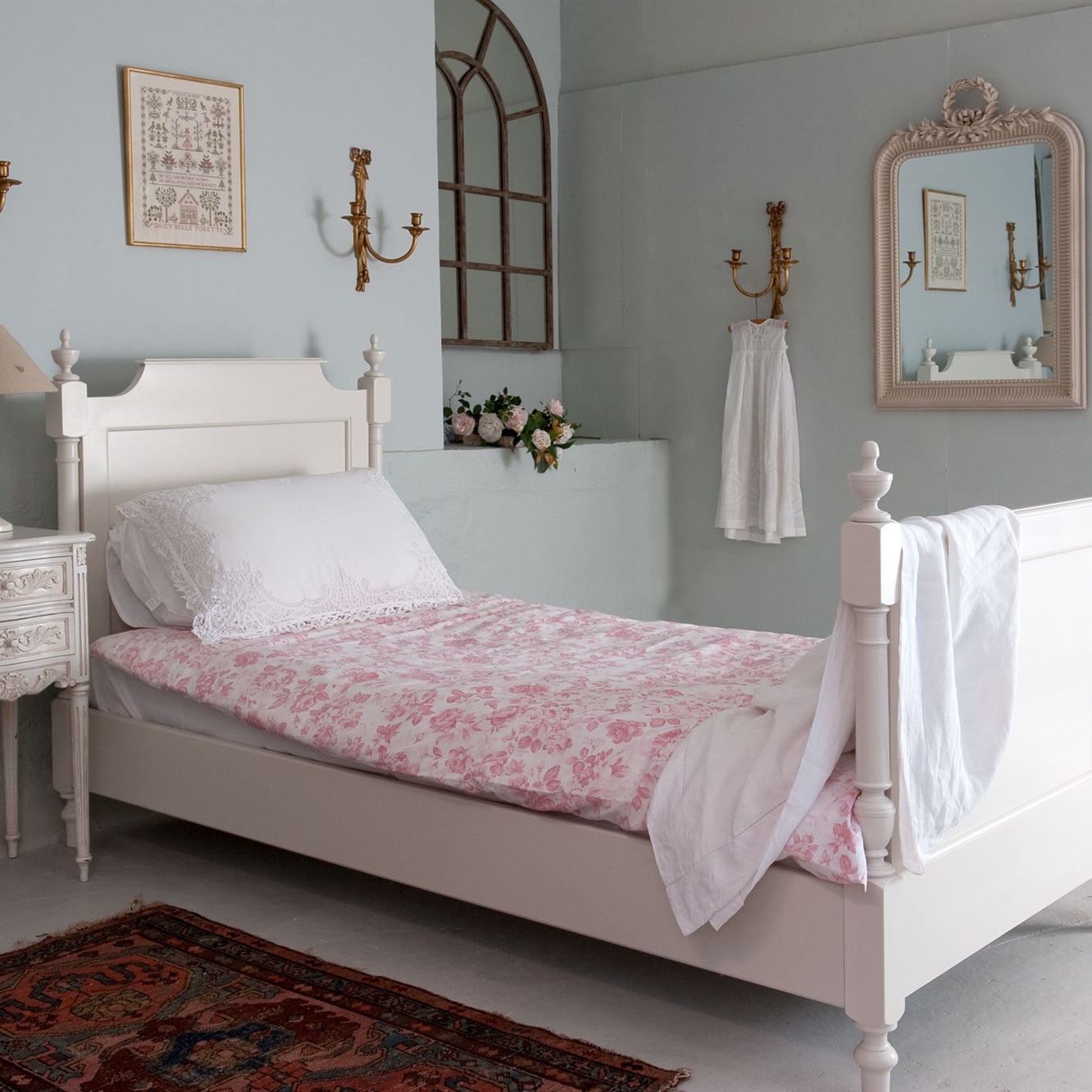 Gustavian single bed